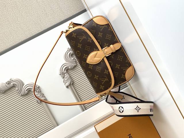 Special Edition. This bag reimagines the classic design of the era, incorporatin