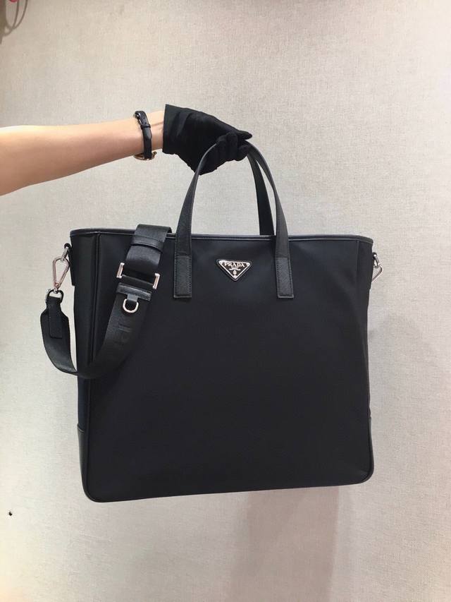 exclusive first release 2Vg064, the latest shopping bag. This nylon tote bag pre