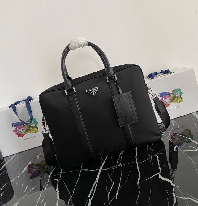 Pr*Da 2Ve871 Men's nylon handbag. Made of imported parachute fabric and plain ca