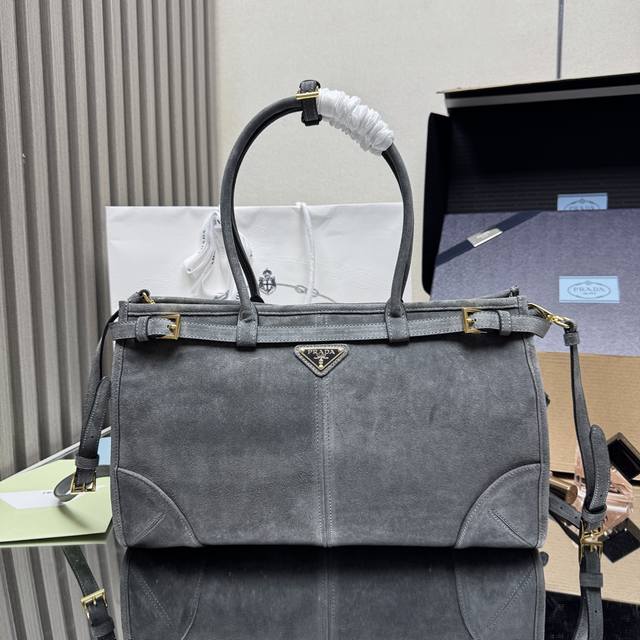 Premium Original New Nubuck Leather 1Ba433 Large Size This crossbody handbag is