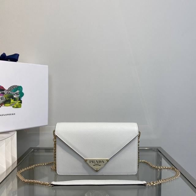 the top-of-the-line original crossbody bag, has arrived! This flap-top shoulder