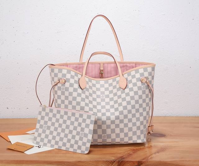 Premium Original, Enhanced Neverfull Medium Handbag. This Neverfull Medium Handb