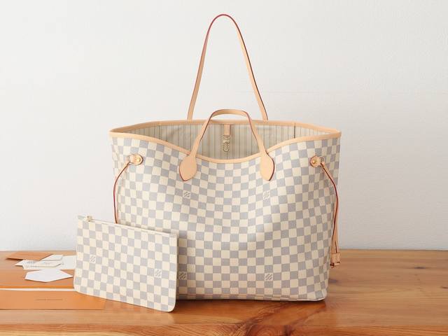 a resizable, chip-enhanced version of the Neverfull Large Tote. Made of Damier A