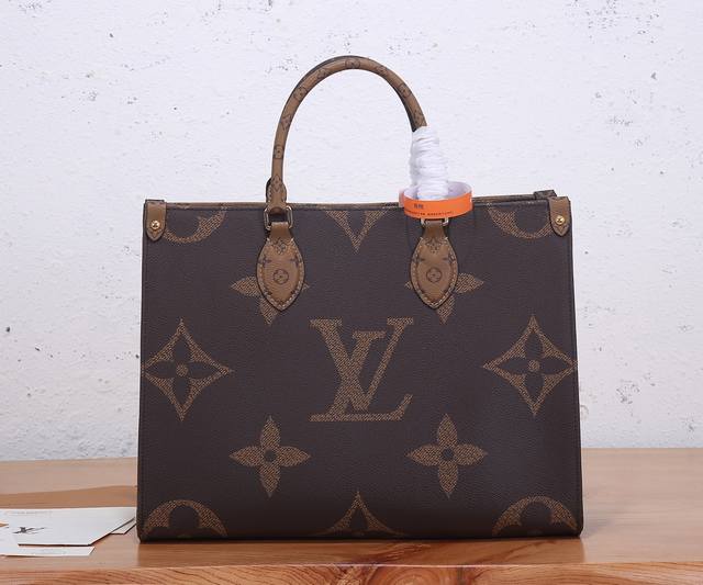 a premium original. This enhanced Onthego medium bag features classic Monogram c