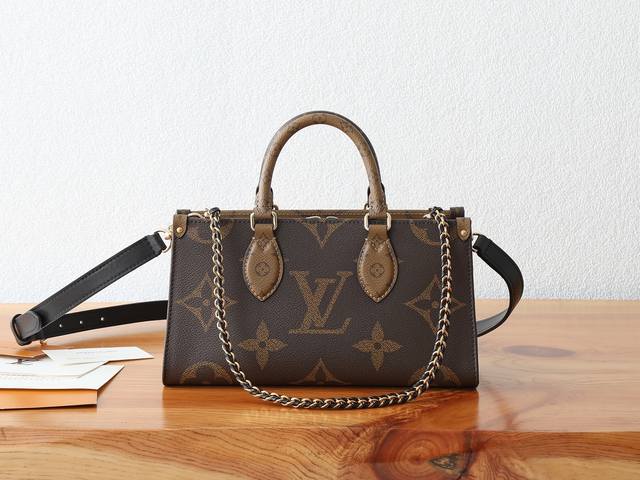 163C01 Dynamic Chip. This premium, original, enhanced Onthego East West handbag