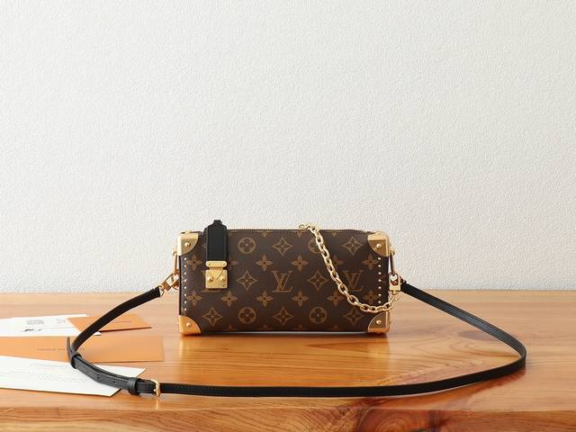chip-coded version of premium original, enhanced Slim Trunk bag made an elegant