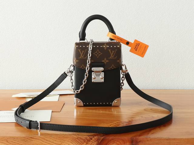 The LV Vibe family introduces a new Camera Box bag, a premium original and enhan