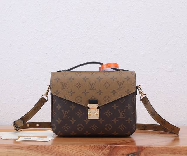 Premium original, enhanced Monogram Reverse canvas enhances the trendy Pochette