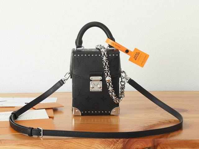 top-of-the-line, enhanced Camera Box bag, featuring a chip-coded version, is cra