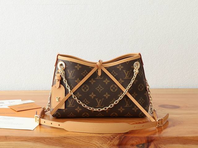 163C01 Dynamic Chip. This premium, enhanced Carryall Bb handbag is crafted from