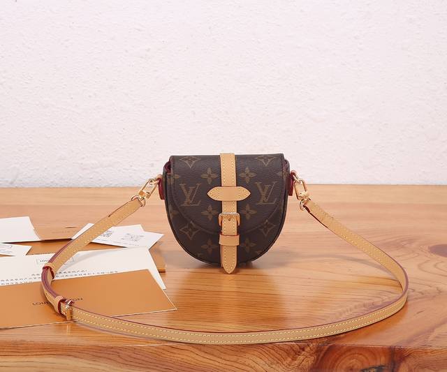 the premium, enhanced Micro Chantilly handbag in Monogram canvas, boasts a uniqu