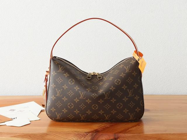 chip-coded version of this premium, enhanced Slouchy Small handbag is crafted fr
