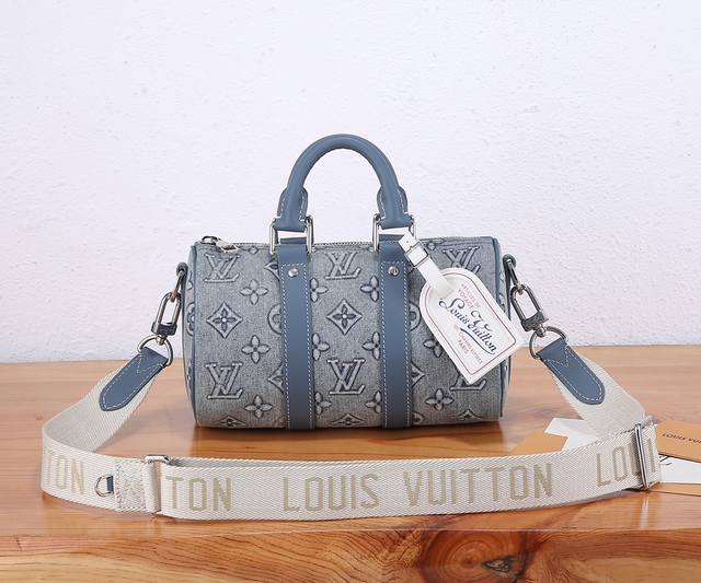 163C01 Dynamic Chip: This premium, original, enhanced Keepall Bandouli