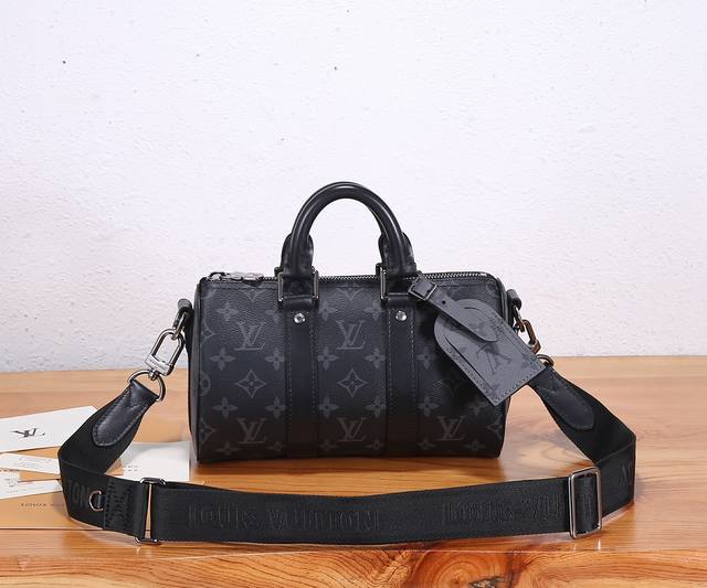 163C01 Dynamic Chip. This premium, enhanced version of the Keepall 25 handbag is