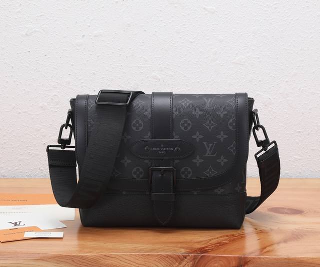 This premium, enhanced version of the original Saumur bag pays homage to Louis V