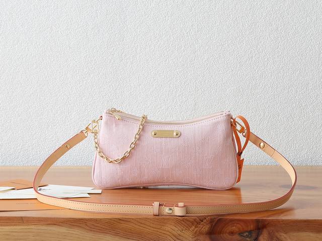 163C01 Dynamic Chip. This premium, enhanced version of the Liv Pochette handbag,