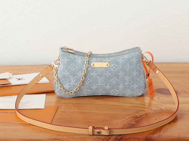 163C01 Dynamic Chip Premium Original, enhanced version of the Liv Pochette clutc