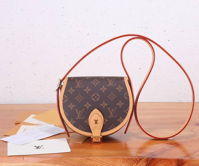 Premium Original, Enhanced Tambourin Handbag. Nicolas Ghesqui