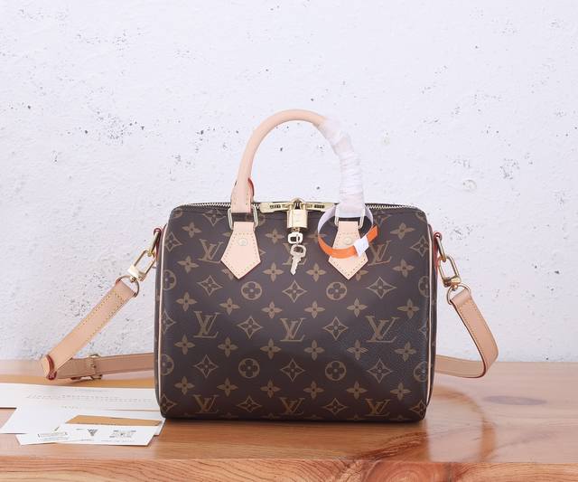 premium original, enhanced Speedy 25 handbag is ideal urban bag. Its iconic shap