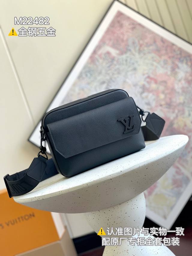 Black steel gray hardware does not fade Fastline messenger bag special enhanced