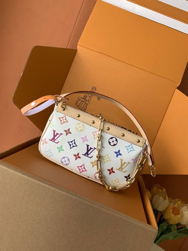 Special Grade All-Steel M13404 This Pochette Accessoires handbag is crafted from