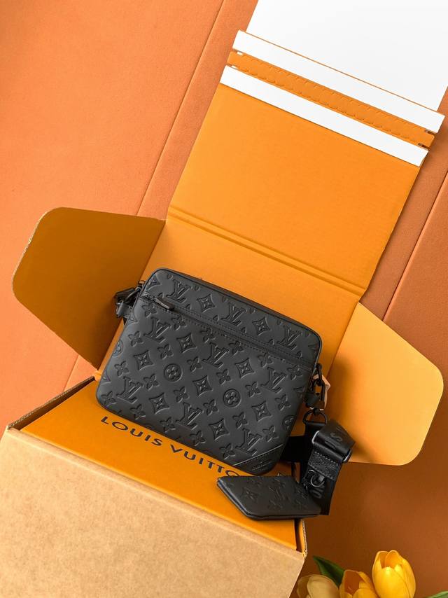 Super Mb Chip Edition Original Leather Trio Messenger Bag Model: M46602 Material
