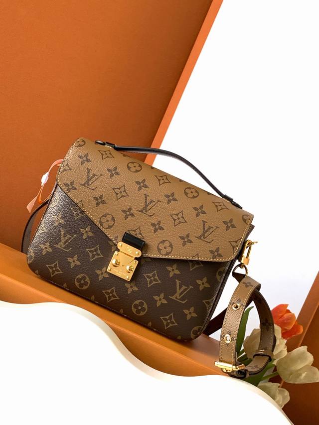 Pochette M