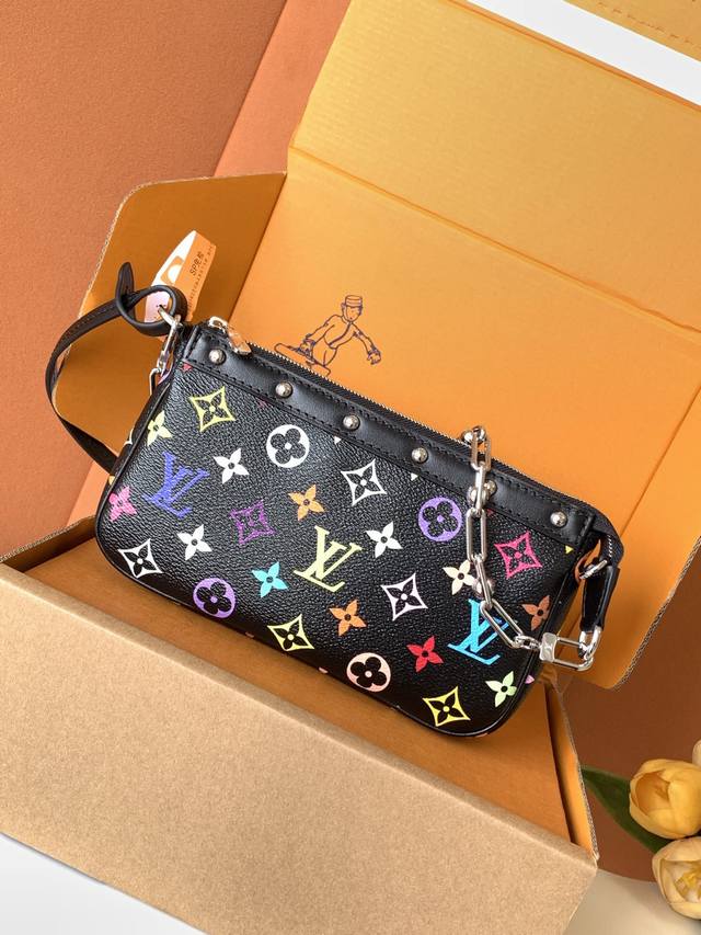 163C super-grade steel chip, M13663 black finish. This Pochette Accessoires hand