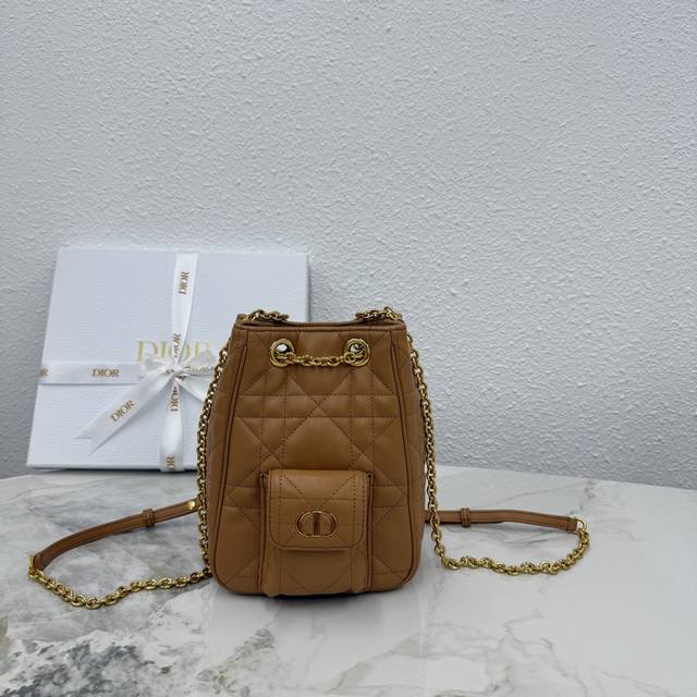 Top-grade original 3374 caramel This Dior Caro Multicarry backpack is a new prod