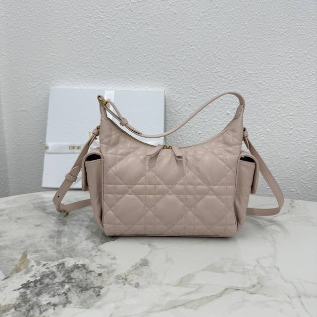 Premium Original. This D-Dream handbag, a new addition to the Fall/Winter 2025 r