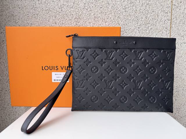Authentic, top-grade original M81570. The new Pochette To-Go clutch is crafted f