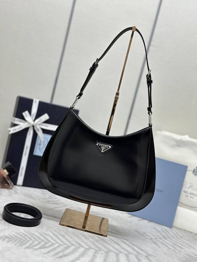 the latest shiny underarm bag, large size 1Bc156, has arrived. This exquisite Pr