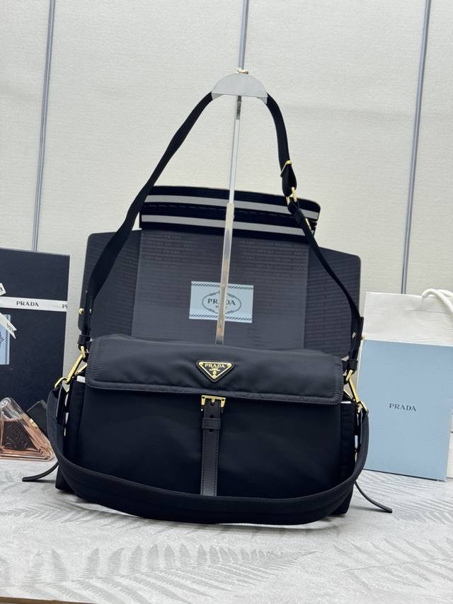 New Messenger Bag 1Bd391 Large This bag perfectly blends sophistication and func