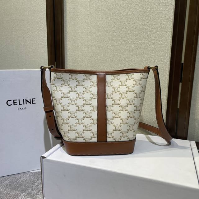 Celine Folco Autumn/Winter New Products A series of classic monograms, classic y
