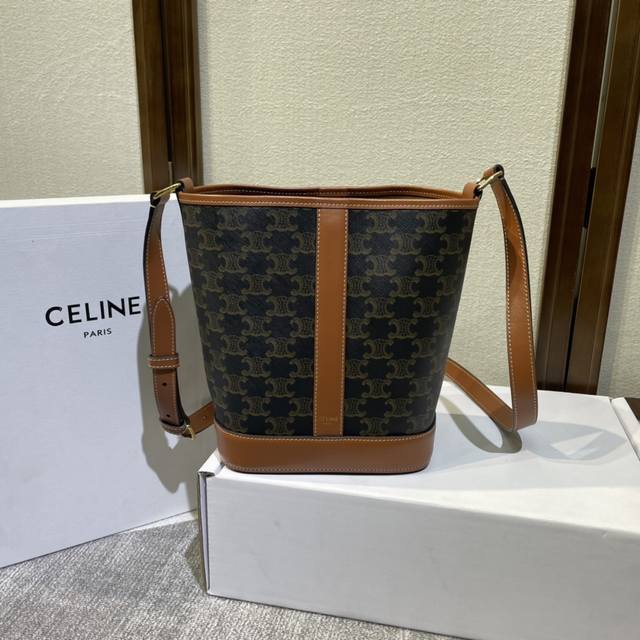 Celine Folco Autumn and Winter New Products A series of classic monograms, class