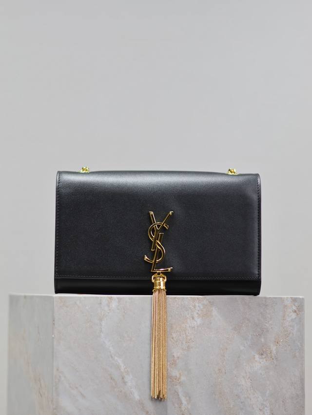 The timeless classic black gold buckle plain Kate 24cm tassel bag is a timeless
