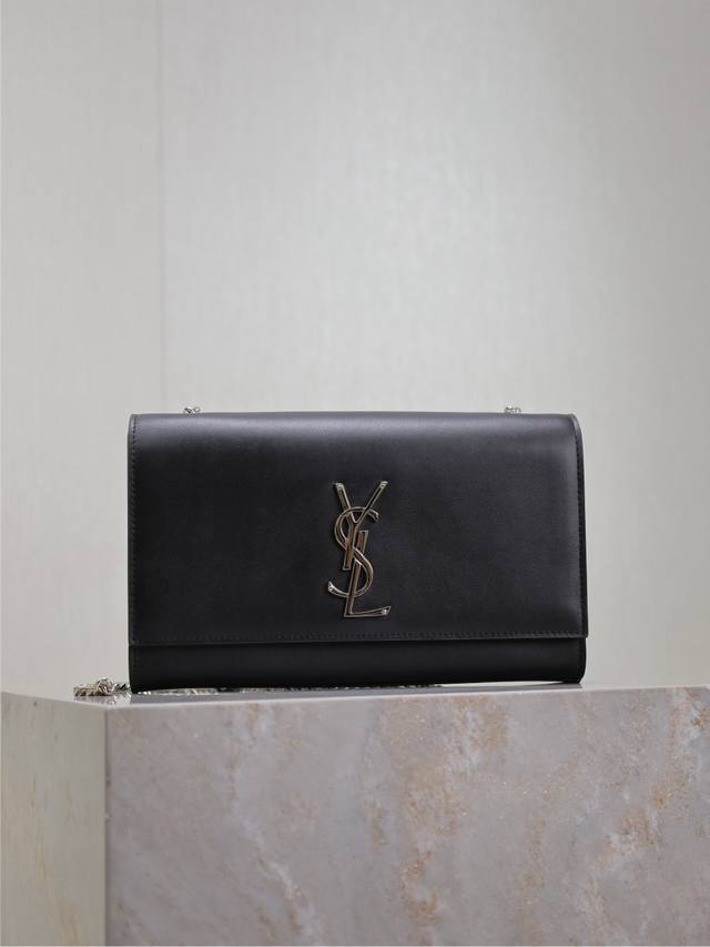 Black plain silver buckle 24cm Timeless Classic Kate is definitely a timeless cl