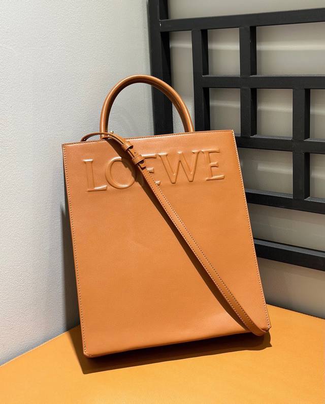 Original Lewe Standard A4 Tote Handbag in Brown. The large Loewe Standard Tote i