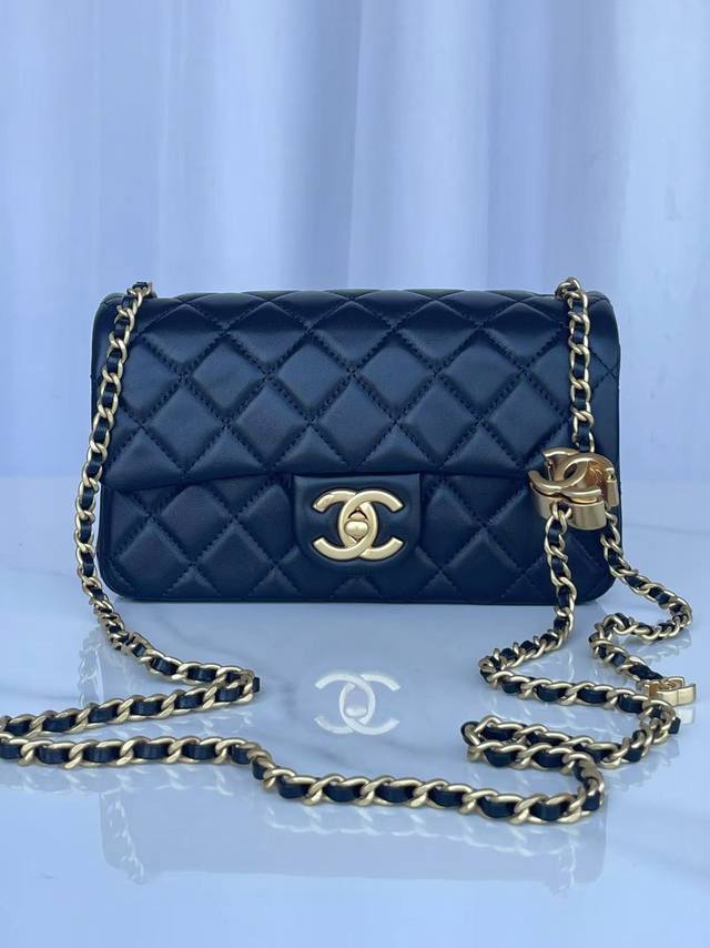 Brand: Chanel Model: As5759 Black Description: Original quality, classic work, t
