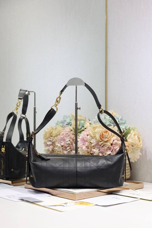 Authentic, high-quality medium D-Journey handbag in black plain weave. This new