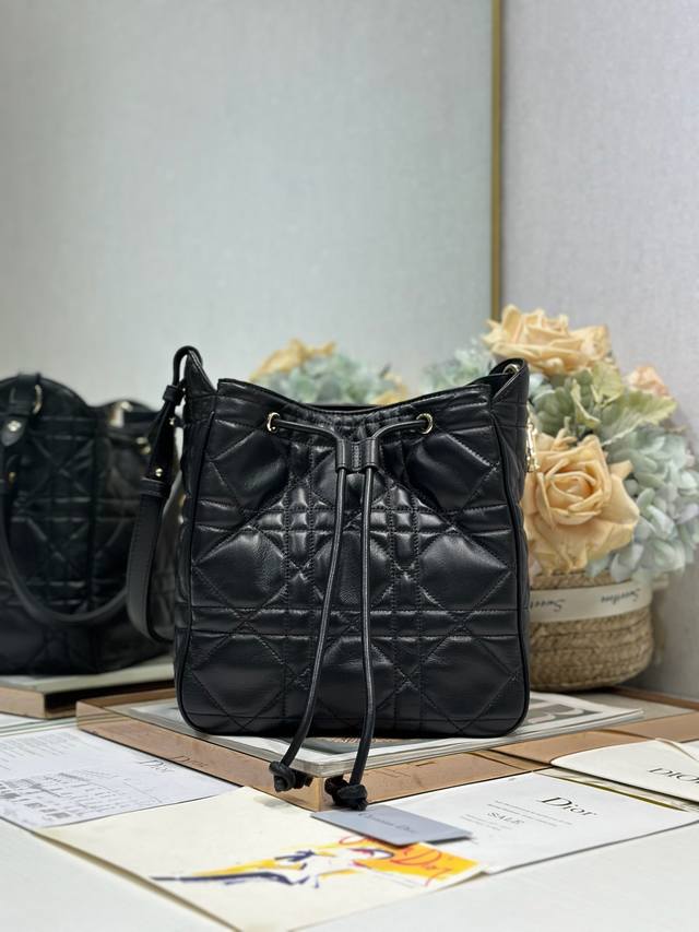 Authentic, high-version medium D-Motion handbag in black with a scannable high-v