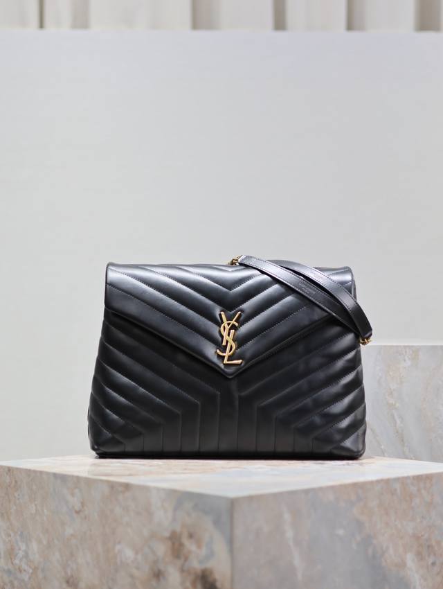 Black and gold-buckled Loulou_Large size, you'll fall in love with it at first s