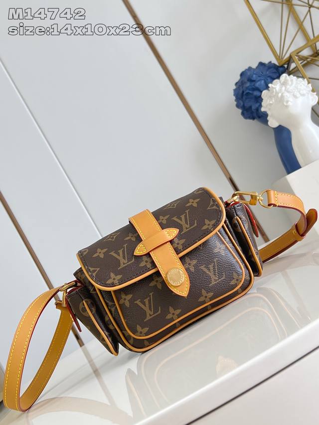 Top-grade original M14742 This Cargo mini bag from the Monogram Archive collecti
