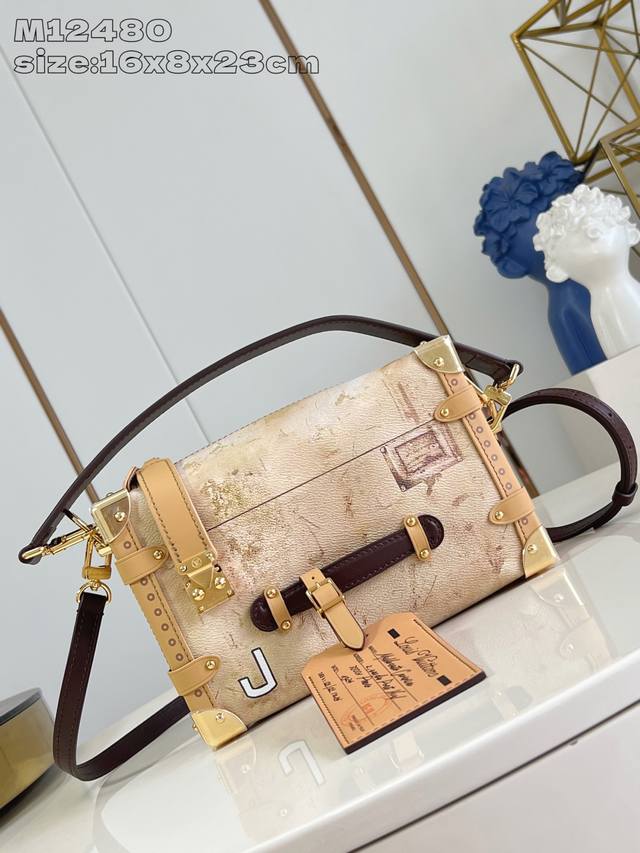 Premium Original M12480 The Fall/Winter runway showcases a contemporary interpre