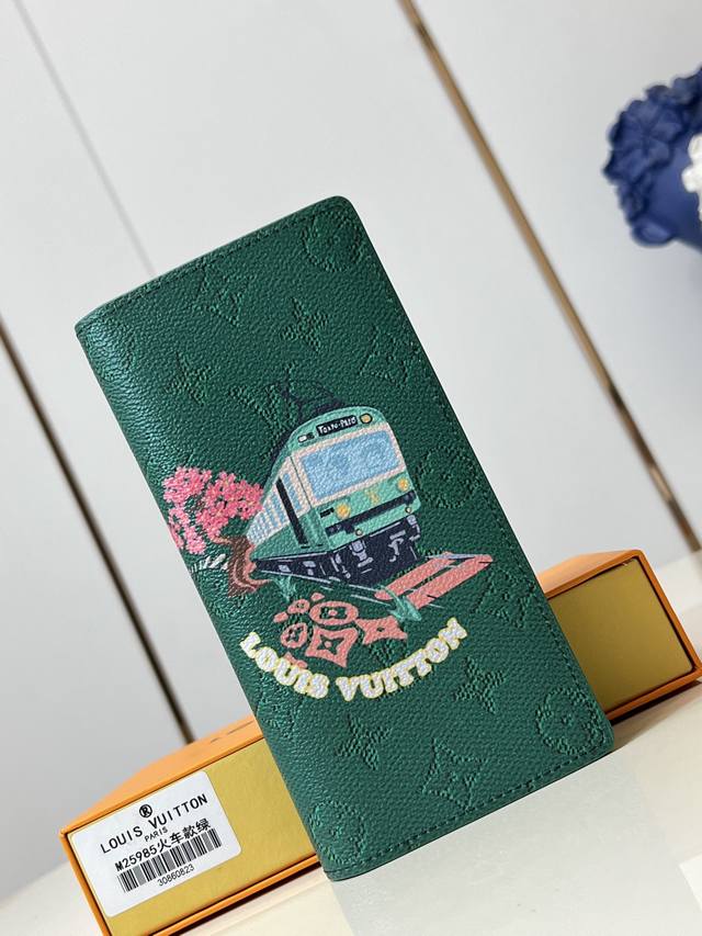 Top-quality original M25985 green Brazza wallet featuring vibrant Japanese-style