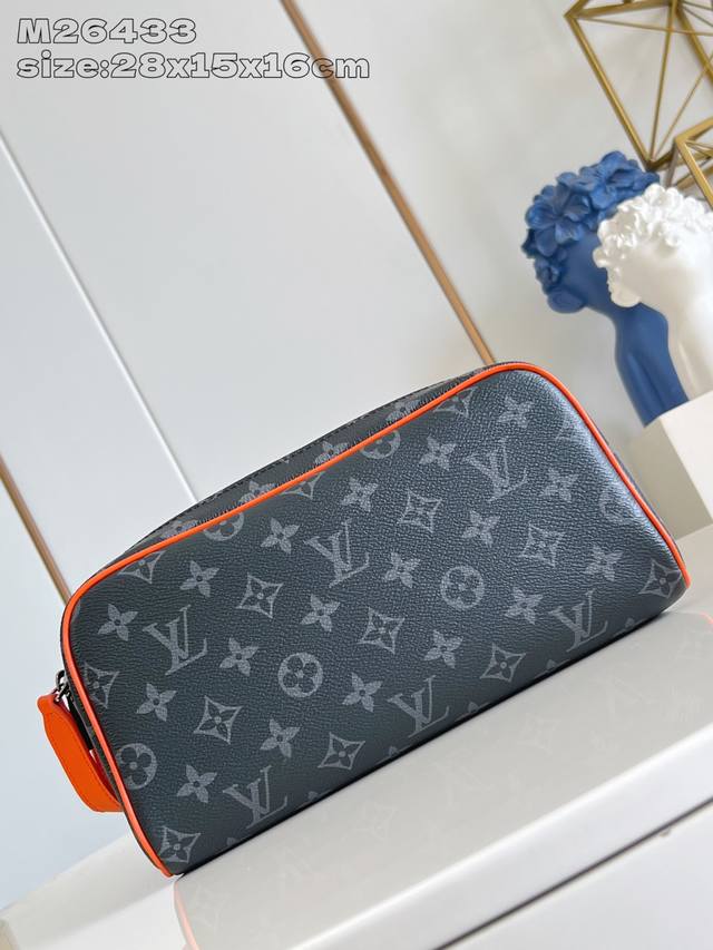 Top-quality original, original, and real-world photos. This orange Dopp Kit toil
