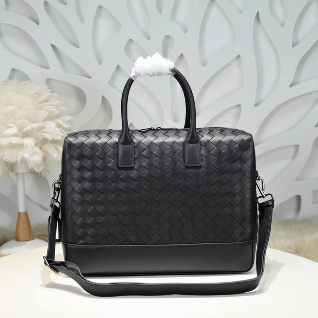 Bv - The latest men's briefcase. Original quality. Made with premium waxed cowhi
