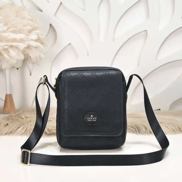 Gucci's latest men's crossbody bag is made of imported calfskin leather with sof