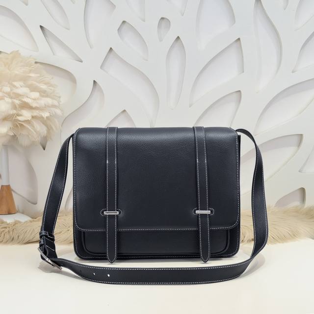 Hermes - Hermes' latest men's shoulder crossbody bag, Steve, is made of original