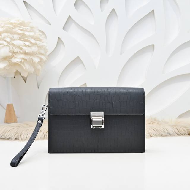 Lv-Men's latest clutch bag made of imported calfskin leather with a soft feel an